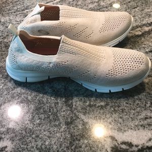 Sketchers size 8